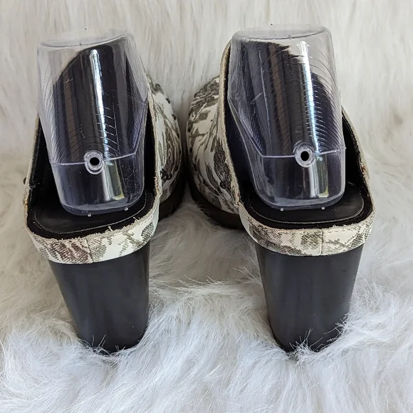 Dr. Martens Una Mules - Picture 5 of 16